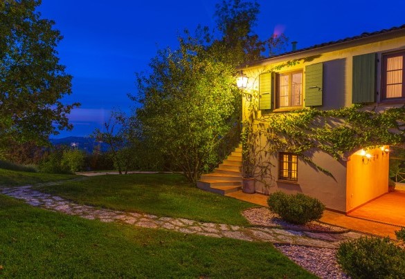 The first floor can also be accessed via a comfortable external staircase next to the veranda – La Tana del Ghiro