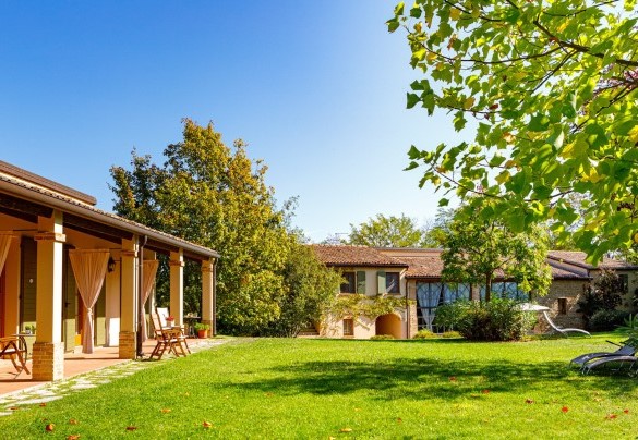 Well-kept garden full of flower beds, flowering plants and bushes of Mediterranean herbs – La Tana del Ghiro