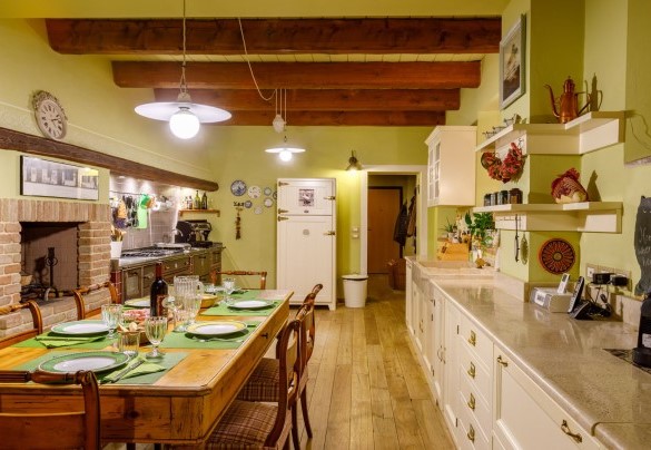 The large kitchen – La Tana del Ghiro