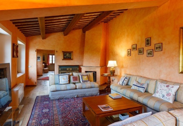 The large sitting room on the first floor – La Tana del Ghiro