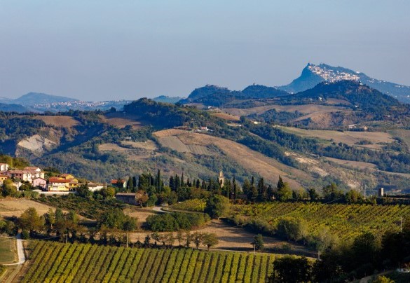 La proprietà si trova in una magnifica posizione panoramica in provincia di Forlì-Cesena – La Tana del Ghiro