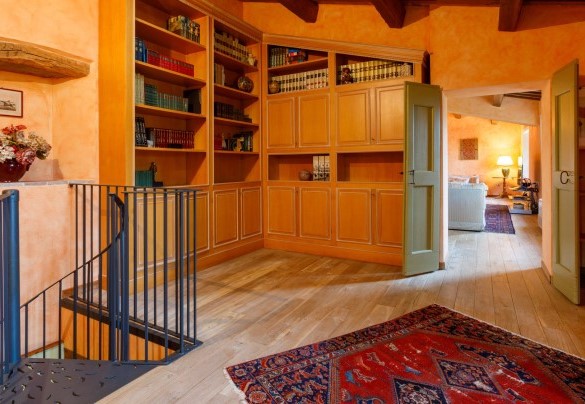 The first floor can also be accessed via a narrow, spiral staircase in the kitchen – La Tana del Ghiro