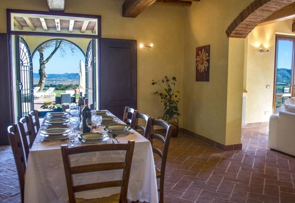 The dining room open with direct access the garden and the pool area - La Torre dei Fagiani 8+2