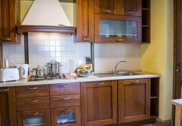 The kitchen is close to the dining room - La Torre dei Fagiani 8+2