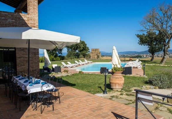 The dining area and the pool in the background  - La Torre Dei Fagiani 8+2