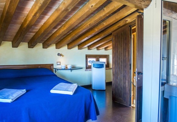 Double bedroom n.4, with divisible beds,on the second floor with bathroom en-suite - La Torre dei Fagiani 8+2