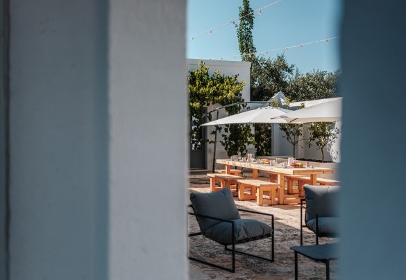A glimpse of breakfast in the masseria's courtyard - La Torre di Monsignore