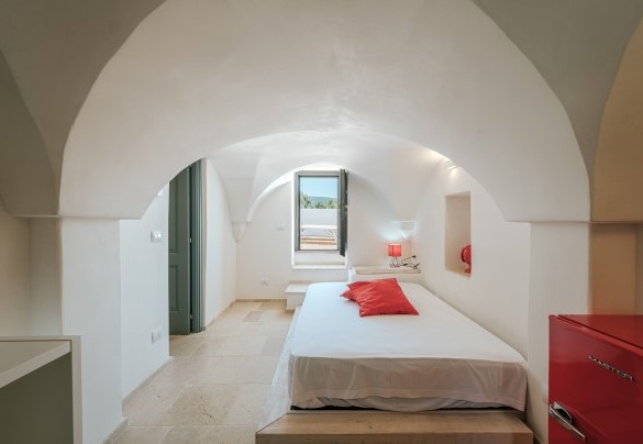 Mezzanine master bedroom overlooking the terrace - La Torre di Monsignore