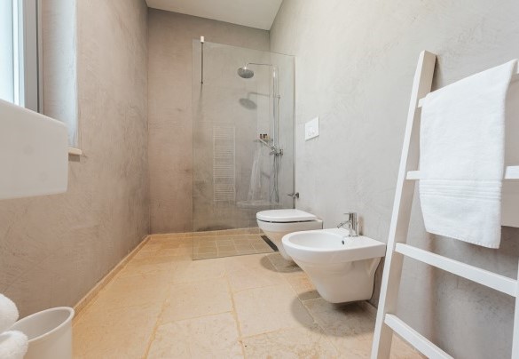 Family suite bathroom - La Torre di Monsignore