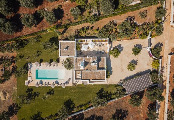 The masseria, immersed in the Plain of Ancient Olive Trees - La Torre di Monsignore
