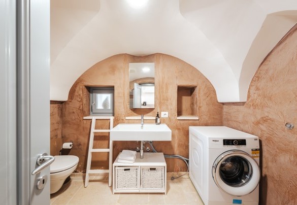 Kitchen bathroom with washing machine - La Torre di Monsignore