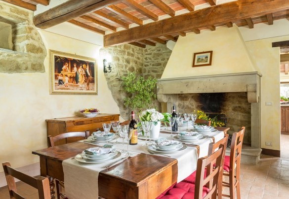 Sala da pranzo che comunica comodamente con la cucina - La Torretta 