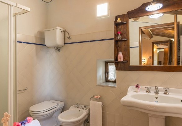 Bagno en suite con doccia al primo piano - La Torretta 