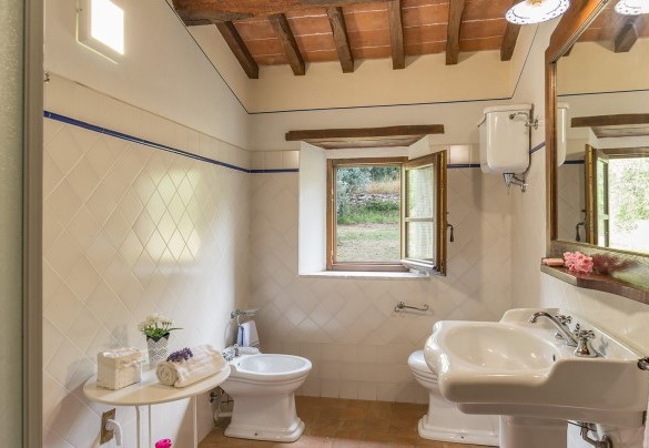 Bagno con doccia al primo piano - La Torretta  