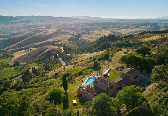 Volterra, culla della civiltà etrusca adagiata su un contrafforte collinare a dominio della Val di Cecina - La Vecchia Fonte