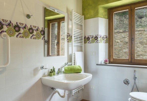 Bagno con doccia dependace verde - La Vecchia Fonte