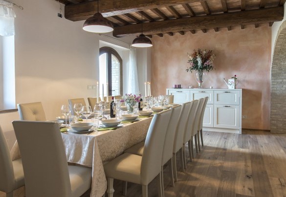 Elegante zona pranzo - La Vecchia Fonte