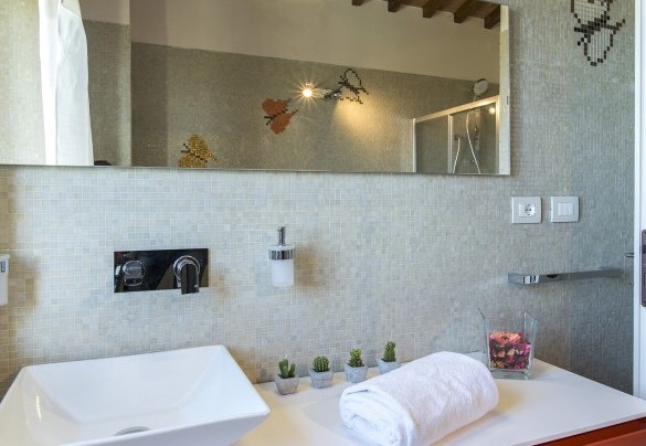 Bagno con doccia al primo piano - La Vecchia Fonte