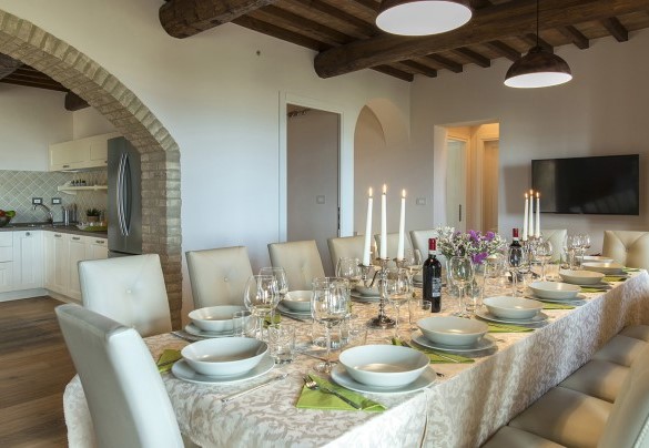 Elegante zona pranzo - La Vecchia Fonte