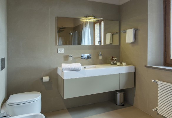 bagno con doccia al piano terra - La Vecchia Fonte