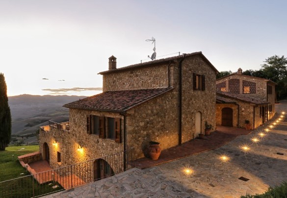 Volterra, culla della civiltà etrusca adagiata su un contrafforte collinare a dominio della Val di Cecina - La Vecchia Fonte