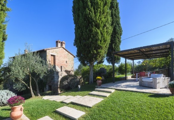 Pergola a servizio del casale e della piscina - La Vecchia Pieve
