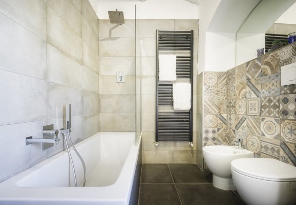 Bagno con vasca n.4 en-suite alla camera n.4 - La Vecchia Pieve 