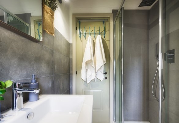 Bagno con doccia n.2 en-suite alla camera n.2 - La Vecchia Pieve 