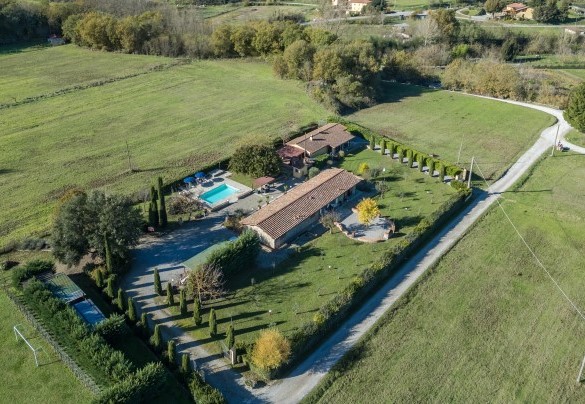 Panoramic view of the estate in the Valdambra area - La Vigna