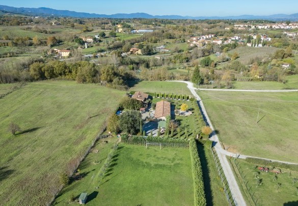 Panoramic view of the estate in the Valdambra area - La Vigna