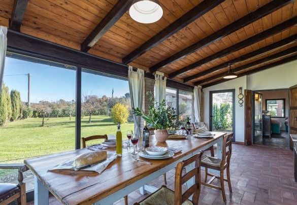 The air-conditioned veranda, set up as a living area, allows guests to enjoy pleasant meals in a cosy environment - La Vigna