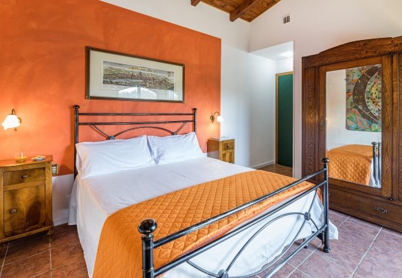 Double bedroom n. 1 on the ground floor - La Vigna