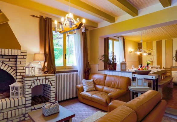 I divani del salotto garantiscono il massimo relax - La villa Dina