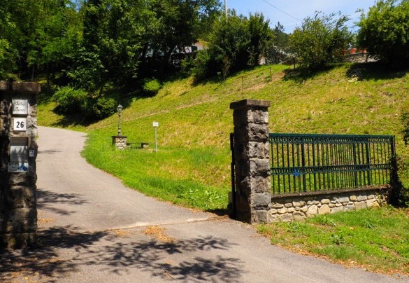 Il Vialetto di ingresso - La villa Dina