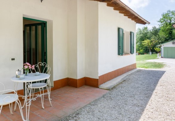 L'uscita al piano superiore della Villa - La villa Dina
