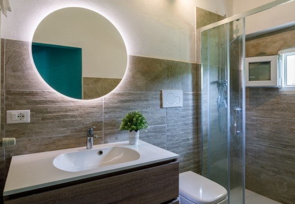 Il bagno en-suite del piano terra - La villa Dina
