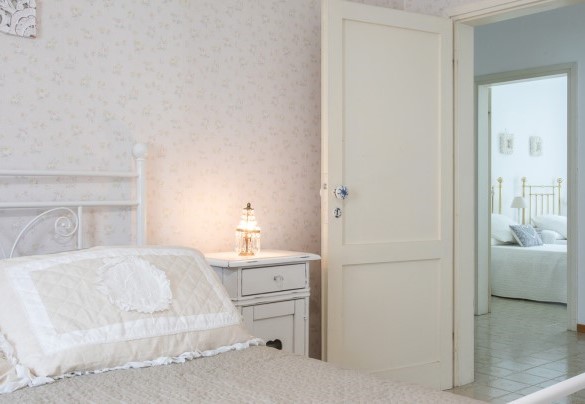 Un corridoio collega tutte le camere al piano superiore  - La villa Dina