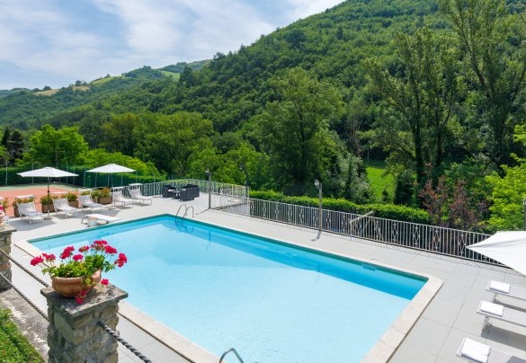 La piscina garantisce il massimo della privacy - La villa Dina