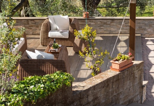 L’area living dove fermarsi per una tranquilla contemplazione e riflessione – La villa nell’isola verde