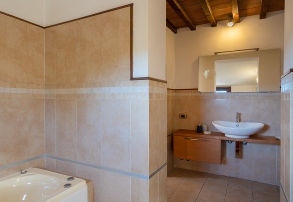 Bagno en suite con vasca n. 3 al primo piano - La Villa nell'isola verde