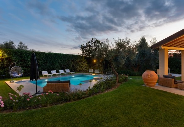 Tutta la splendida proprietà illuminata al tramonto - La Villanella  