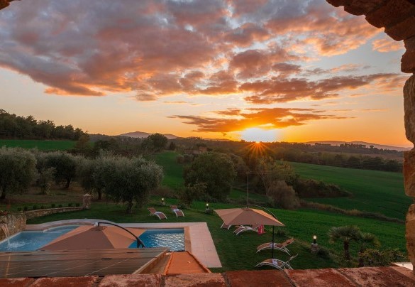 Splendido tramonto visto dalla loggia al primo piano della camera matrimoniale n.3 - La Villetta di Dante