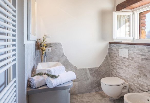 Bagno n. 2 al primo piano ad uso privato della camera n. 3 - La Villetta di Dante