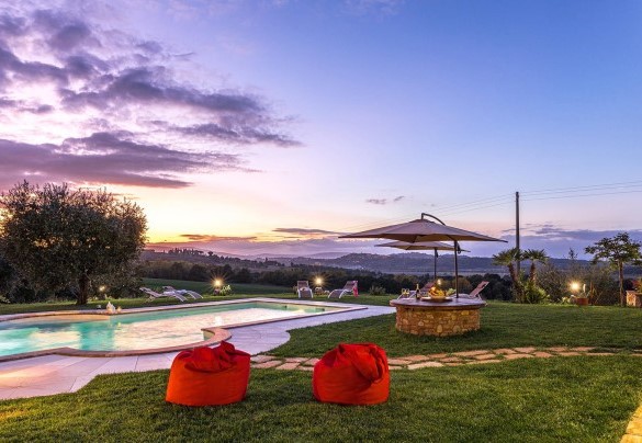 La villa al tramonto ìl parco acquista un nuovo fascino - La Villetta di Dante