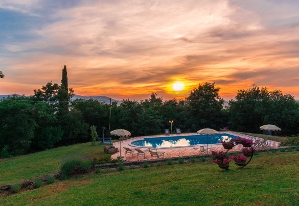 Un punto perfetto per gustare un aperitivo rimirando i bellissimi tramonti sulla Val d’Orcia - Le Bandite 