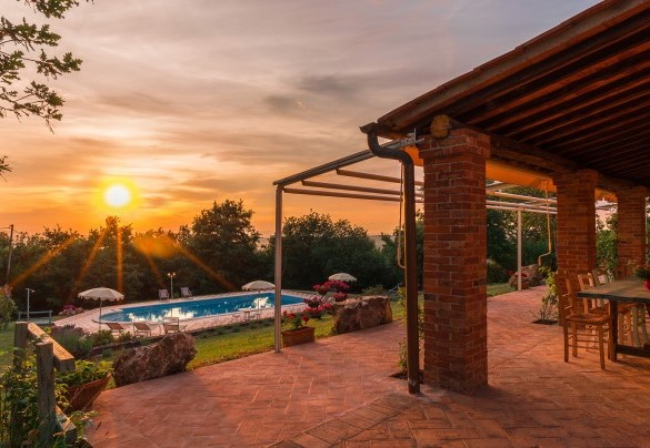 Un punto perfetto per gustare un aperitivo rimirando i bellissimi tramonti sulla Val d’Orcia - Le Bandite 