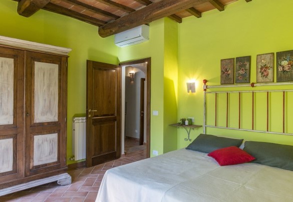Camera matrimoniale con porta finestra al piano terra - Le Bandite 