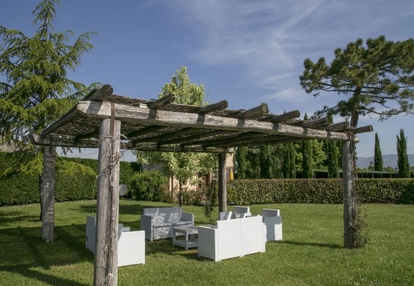 Il romantico gazebo sul prato - Le Caselle