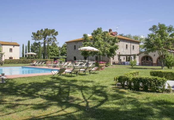 Il casale principale e due annessi - Le Caselle 