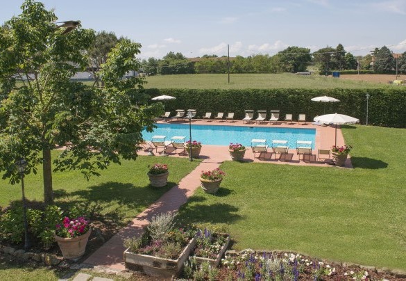 Panoramic view from the house towards the swimming pool - Le Caselle